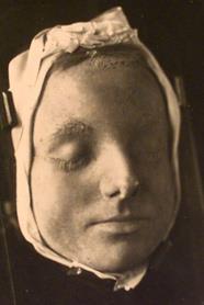 masy queen of scots death mask